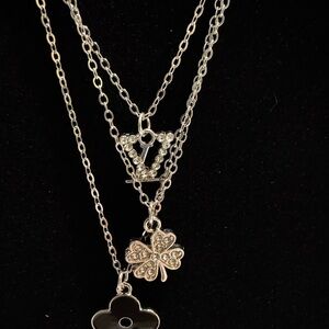 ✨ NWT | Elegant Silver-Tone Layered Fashion Clover Necklace & Stud Set ✨